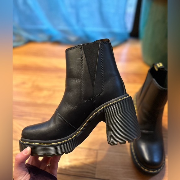 Dr. Marten’s Spence Chelsea Heels Size 7 (fit like 8) - Picture 2 of 4